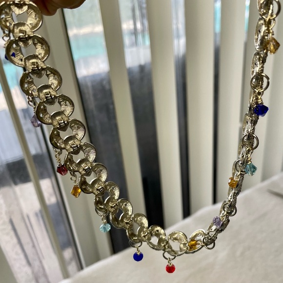 Handcrafted short necklace adorned with crystals with matching earrings - Picture 5 of 7